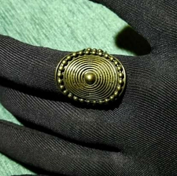 Goldtone ring - Picture 2 of 4